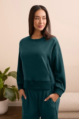 Butter Soft Hi-Low Hem Crew Neck Top-Silverpine